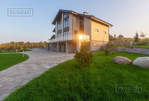 Фото репортаж с места строительства кирпичного дома ок 800 кв м с цоколем и СПА в д Пеники Лен области - 3