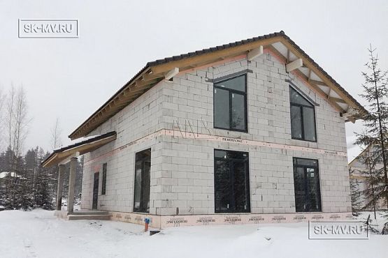 Фото репортаж с места строительства загородного коттеджа из газобетона с сауной внутри в Савое Ленобласти  - 22