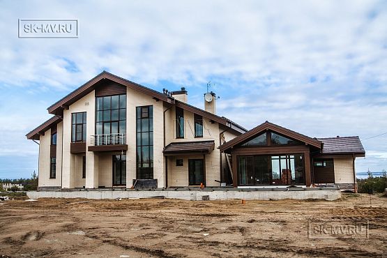 Фото репортаж с места строительства кирпичного дома ок 800 кв м с цоколем и СПА в д Пеники Лен области - 11