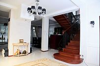 Дизайн интерьера в классическом стиле загородного дома с мансардой в кп Галактика - мини - 4