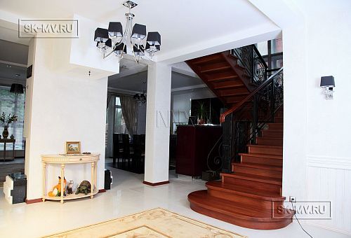 Дизайн интерьера в классическом стиле загородного дома с мансардой в кп Галактика - 4