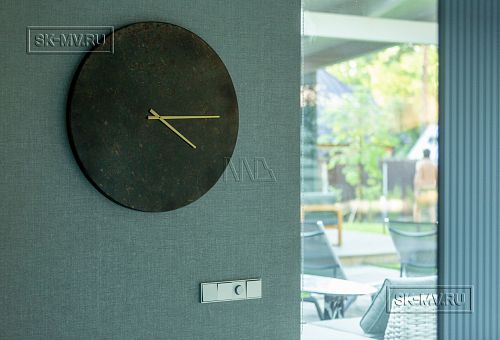 Пример внутренней отделки П-образного загородного дома в Сестрорецке - 13