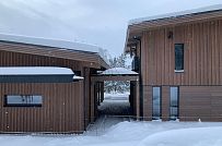 Построенный современный энергоэффективный загородный дом класса премиум с отделкой планкеном в Выборгском районе - мини - 6