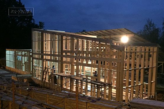 Построенный современный энергоэффективный загородный дом класса премиум с отделкой планкеном в Выборгском районе - 6