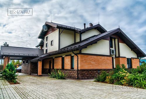 Строительство большого двухэтажного газобетонного коттеджа с комбинированной фасадной отделкой кирпичом и штукатуркой в КП Сосновое - 14