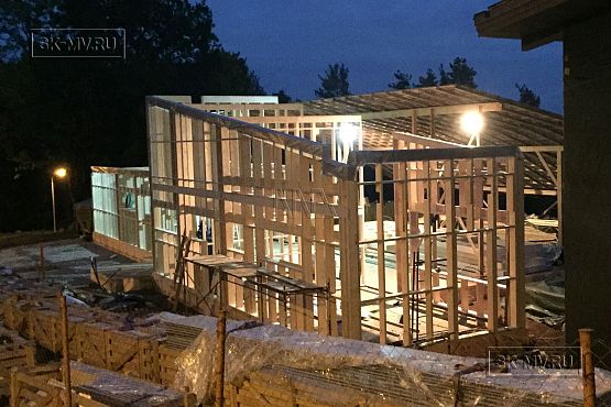 Построенный современный энергоэффективный загородный дом класса премиум с отделкой планкеном в Выборгском районе - 8