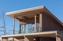 Построенный современный энергоэффективный загородный дом класса премиум с отделкой планкеном в Выборгском районе - мини - 74