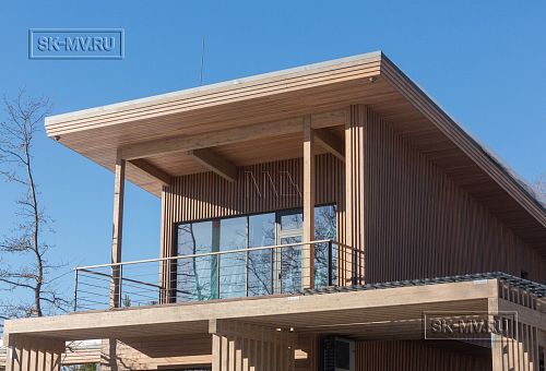 Построенный современный энергоэффективный загородный дом класса премиум с отделкой планкеном в Выборгском районе - 74