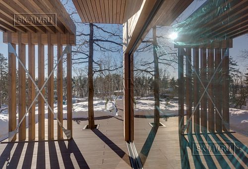 Построенный современный энергоэффективный загородный дом класса премиум с отделкой планкеном в Выборгском районе - 35