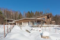 Построенный современный энергоэффективный загородный дом класса премиум с отделкой планкеном в Выборгском районе - мини - 78