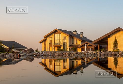 Фото репортаж с места строительства кирпичного дома ок 800 кв м с цоколем и СПА в д Пеники Лен области - 54