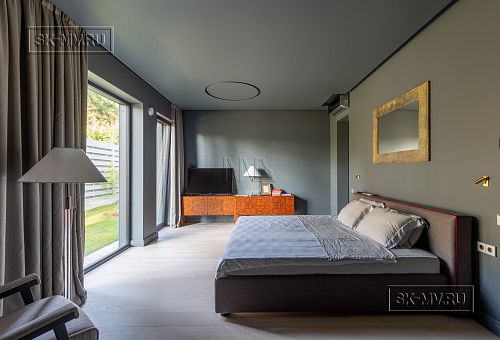 Пример внутренней отделки П-образного загородного дома в Сестрорецке - 12