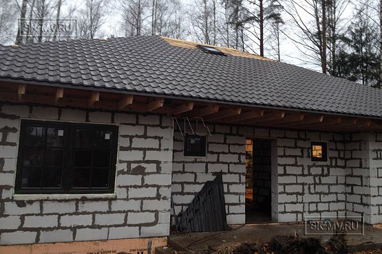 Построенный одноэтажный дом из газобетона с шатровой крышей в СНТ Фауна - 15