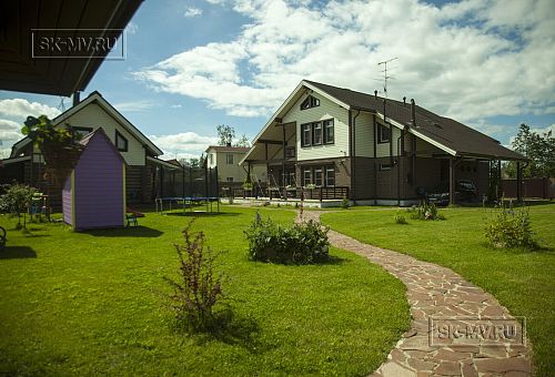 Строительство двухэтажного каркасного коттеджа шале около 300 кв м с комбинированной отделкой коричневым кирпичом и деревом в п Володарский - 25