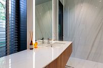 Пример внутренней отделки П-образного загородного дома в Сестрорецке - мини - 9