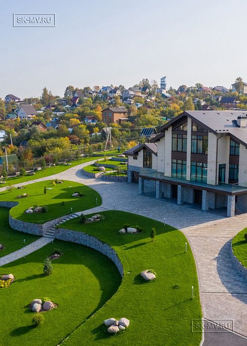 Фото репортаж с места строительства кирпичного дома ок 800 кв м с цоколем и СПА в д Пеники Лен области