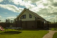 Строительство двухэтажного каркасного коттеджа шале около 300 кв м с комбинированной отделкой коричневым кирпичом и деревом в п Володарский - мини - 23