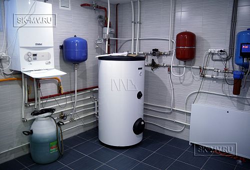 Пример внутренней отделки комбинированного загородного дома с цокольным этажом в п Ольшанки - 11