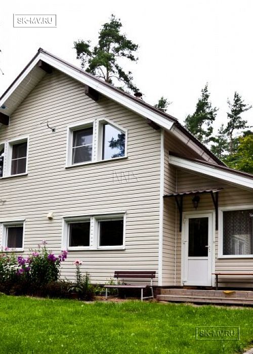 Строительство небольшого теплого зимнего двухэтажного каркасного коттеджа с сауной и верандой в Токсово