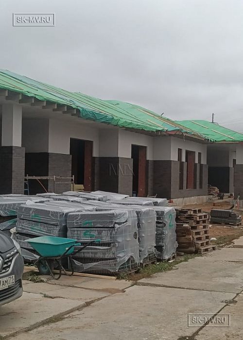 Строительство одноэтажного дома с террасой барбекю и гаражом