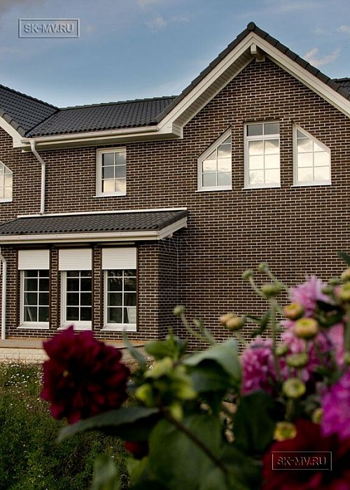 Строительство каркасного коттеджа с кирпичной отделкой в поселке Черничные поля Москва