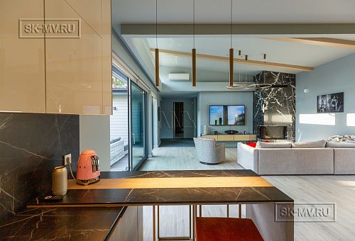 Пример внутренней отделки П-образного загородного дома в Сестрорецке - 21