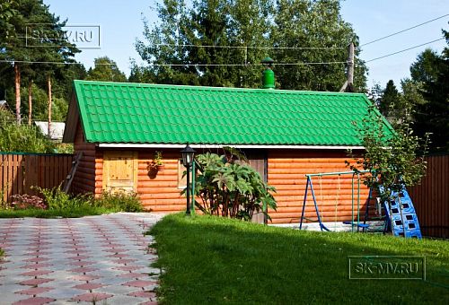 Строительство небольшого двухэтажного каркасного дома 165 кв м с бежевым сайдингом и зеленой крышей в СНТ Учитель - 6