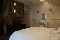 Пример внутренней отделки комбинированного загородного дома с цокольным этажом в п Ольшанки - мини - 30