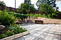 Строительство небольшого двухэтажного каркасного дома 165 кв м с бежевым сайдингом и зеленой крышей в СНТ Учитель - мини - 8