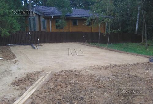 7. Подготовка песчаного основания фундамента бани, устройство опалубки