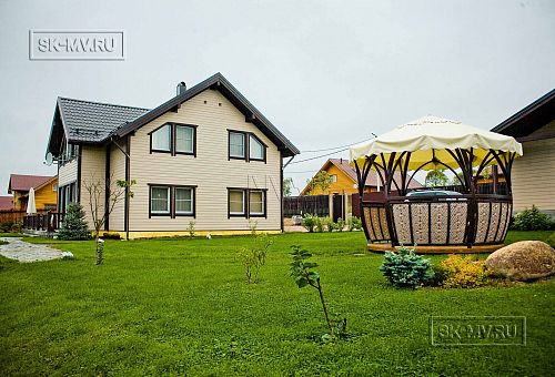 Строительство духэтажного каркасного коттеджа 180 кв м с террасой в классическом сочетании бежевой и коричневой отделочной доски в п Зеркальный - 5