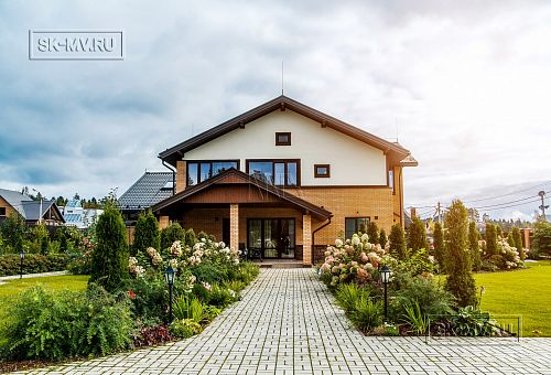 Строительство большого двухэтажного газобетонного коттеджа с комбинированной фасадной отделкой кирпичом и штукатуркой в КП Сосновое - 32