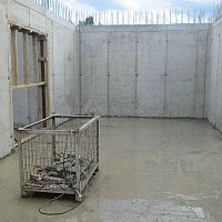 Опалубка стен цокольного этажа, бетонирование