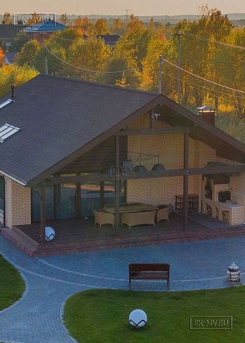 Летняя кухня с террасой барбекю и бильярдной в Оликах под ключ