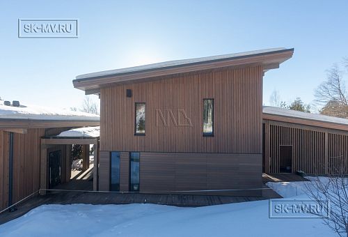 Построенный современный энергоэффективный загородный дом класса премиум с отделкой планкеном в Выборгском районе - 41