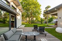 Фотографии П-образного дома в скандинавском стиле 238 кв м с панорамным остеклением, построенного в Сестрорецке - мини - 27