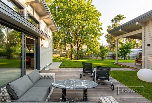 Фотографии П-образного дома в скандинавском стиле 238 кв м с панорамным остеклением, построенного в Сестрорецке - 27