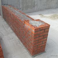 Кладка внутренних и наружных кирпичных стен