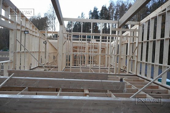 Построенный современный энергоэффективный загородный дом класса премиум с отделкой планкеном в Выборгском районе - 16