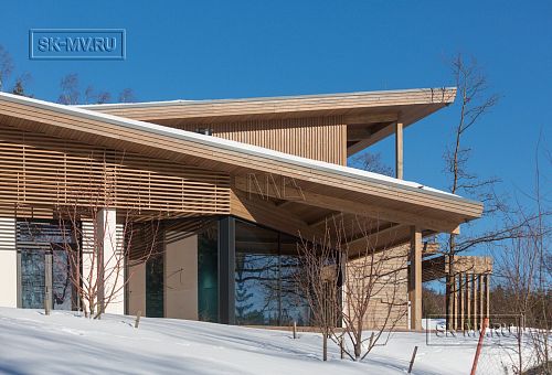 Построенный современный энергоэффективный загородный дом класса премиум с отделкой планкеном в Выборгском районе - 62