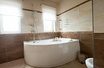 Пример внутренней отделки комбинированного загородного дома с цокольным этажом в п Ольшанки - мини - 23