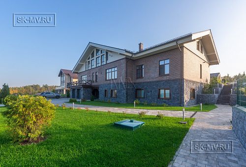 Фото репортаж с места строительства комбинированного дома площадью 1400 кв м с цоколем и СПА в д Пеники Ленобласти - 35