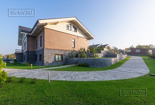 Фото репортаж с места строительства комбинированного дома площадью 1400 кв м с цоколем и СПА в д Пеники Ленобласти - 34