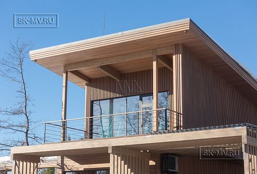 Построенный современный энергоэффективный загородный дом класса премиум с отделкой планкеном в Выборгском районе - 75