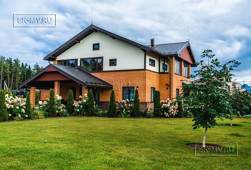 Строительство большого двухэтажного газобетонного коттеджа с комбинированной фасадной отделкой кирпичом и штукатуркой в КП Сосновое - 43