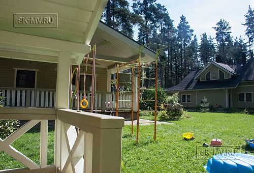 Построенный двухэтажный каркасный коттедж в комаровском стиле в п Комарово - 10