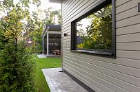 Фотографии П-образного дома в скандинавском стиле 238 кв м с панорамным остеклением, построенного в Сестрорецке - мини - 8