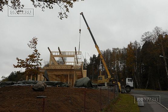 Построенный современный энергоэффективный загородный дом класса премиум с отделкой планкеном в Выборгском районе - 18