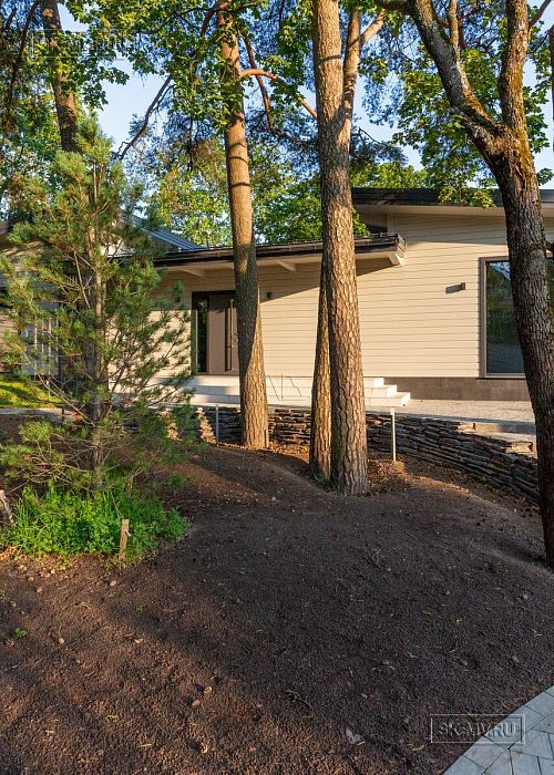 Фотографии П-образного дома в скандинавском стиле 238 кв м с панорамным остеклением, построенного в Сестрорецке