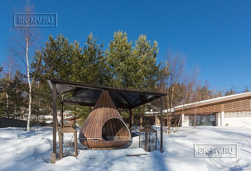 Построенный современный энергоэффективный загородный дом класса премиум с отделкой планкеном в Выборгском районе - 8